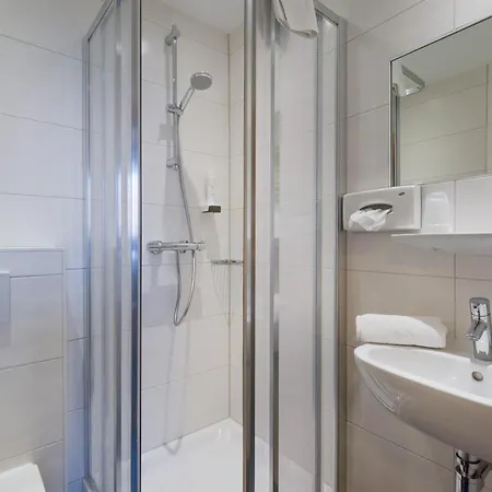 Haus Tirol מלון 2*