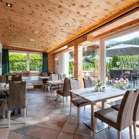 Haus Tirol מלון 2*