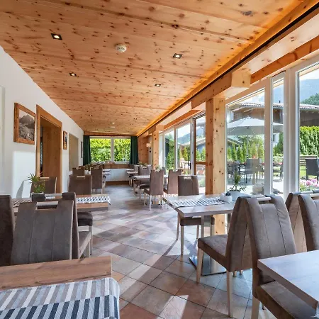 Haus Tirol מלון 2*